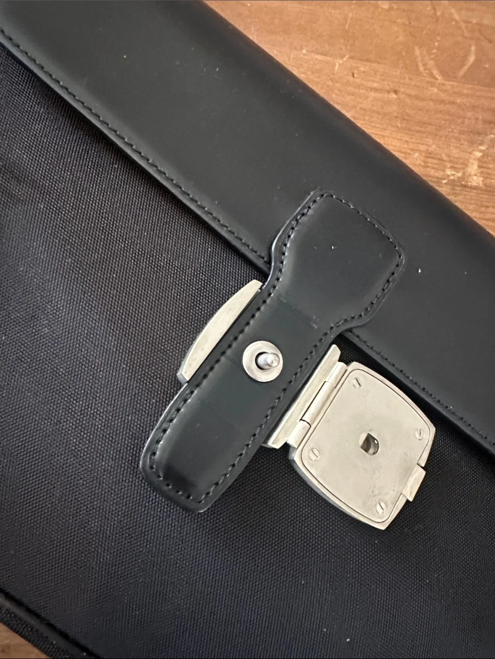 Perfect Dunhill men’s leather and canvas portfolio